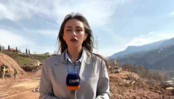 ‘Juglindja e izoluar prej 11 ditësh’, gazetarja: Rruga e bllokuar i detyron të sëmurë e të moshuar të ecin në këmbë