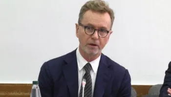 “Ka ende punë”/ Ambasadori i BE-së, Gonzato: Dekriminalizimi i shpifjes objektiv kyç për BE-në