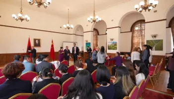 Kadare dhe Agolli kujtohen në Kinë, eventi nga Ambasada e Shqipërisë dhe Katedra e Gjuhës Shqipe në Universitetin e Pekinit