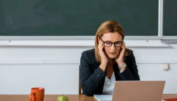 “Kam 8 muaj që punoj mësuese dhe dua t’ju them disa të vërteta për të cilat prindërit nuk dinë asgjë…”