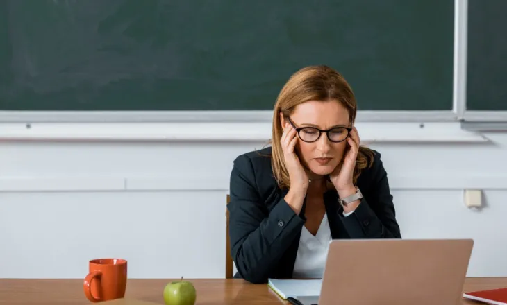 “Kam 8 muaj që punoj mësuese dhe dua t’ju them disa të vërteta për të cilat prindërit nuk dinë asgjë…”