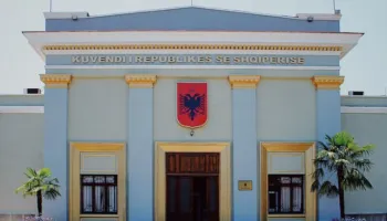 “Kanë nga 3 shtëpi luksoze dhe sërish marrin pagesën e qirasë”, Kuvendi paguan miliona euro për deputetët