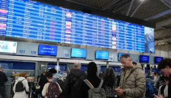 Kaos i fluturimeve në Lindjen e Mesme/ Aeroporti i Dubait nis rikthimin gradual, lehtësohen pasagjerët e bllokuar