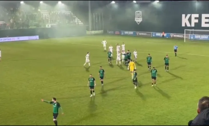 Kaos në sfidën Egnatia-Vllaznia/ Rrogozhinasit braktisin ndeshjen, Xhemajli dhe trajneri Tetova ndëshkohen me karton të kuq