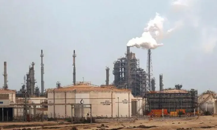 Kaos në tregun e naftës, çmimi arrin nivelin më të lartë dyvjeçar: Nëse konflikti vijon, prodhimi mund të ndalet