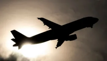 Kaosi me fluturimet/ Të pasurit po paguajnë deri në 350,000 dollarë për t’u larguar nga Lindja e Mesme me charter