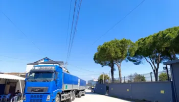 Kapet kamioni me 30 ton misër pa faturë në rrugën Levan-Tepelenë: E bleva në Sarandë!