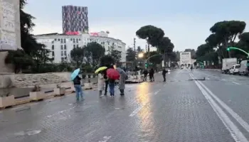 Karburanti arrin në 220 lekë/Dështon protesta kundër rritjes së çmimit të naftës, asnjë qytetar përballë Kryeministrisë