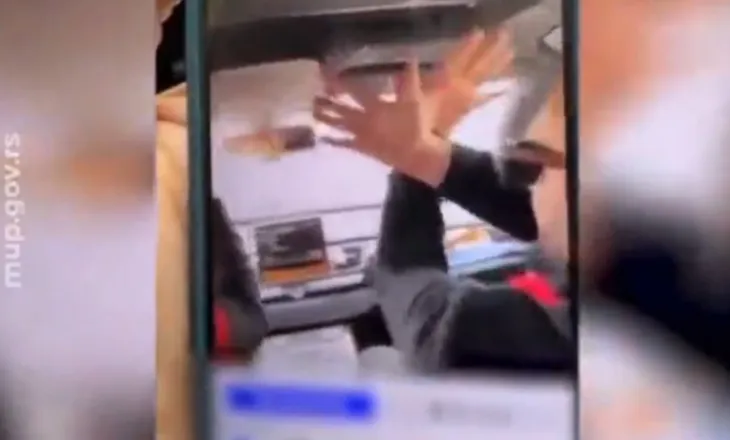 Këngë patriotike dhe shqiponja dykrenare me duar, publikohet video e 4 shqiptarëve që u arrestuan në Serbi për përdorimin e simboleve kuqezi