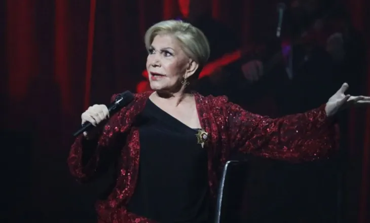 Këngëtarja e madhe greke Marinella ndërron jetë në moshën 87-vjeçare, ikona e muzikës ‘pushtoi’ skenat për gjashtë dekada