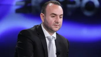 “Keni detyrim”, Balliu thirrje intelektualëve: Duhet t’i bashkoheni protestave