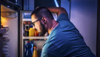 Keni probleme me gjumin? Ja pse ora e darkës mund të jetë çelësi i një gjumi më cilësor