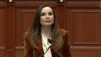 ‘Kërkesa e kryeministrit, një lojë me humbës”/ Kuvend, editoriali Rama Vuçiç Tabaku: Qeveria të distancohet nga…