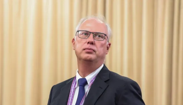 Këshilltari i Putinit: Evropa dhe Britania së shpejti do të lypin naftë ruse!