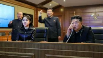 Kim Jong Un ndjek testimin e raketave me vajzën e tij, Koreja e Veriut rrit tensionet ushtarake
