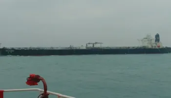 Kina e “paprekshme”/ Supertankeri iranian kalon përmes Ngushticës së Hormuzit, transporton naftë në Pekin
