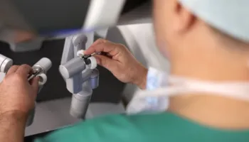 Kirurgjia robotike bën histori! Operacion nga 2,400 kilometra distancë shpëton jetën e pacientit në Gjibraltar