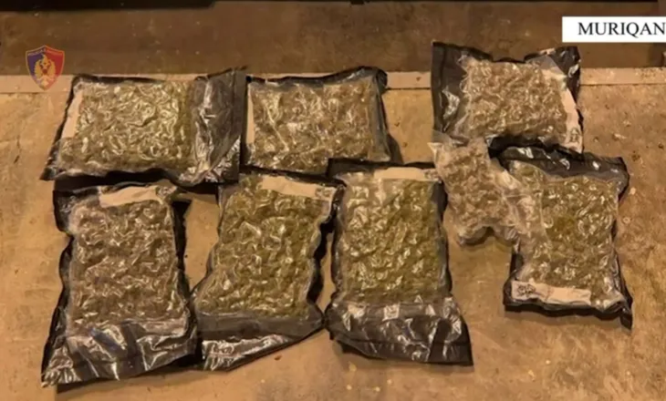 Kishin fshehur 4.2 kg kanabis në makinë, pranga 2 personave në Muriqan