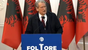 “Kjo qeveri dhe ky pushtet, fytyrë e shëmtuar”/ Berisha nga Durrësi: Përmbytje nga shirat, por po kaq nga korrupsioni