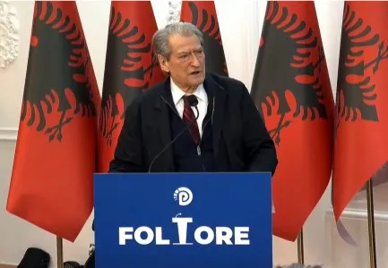 “Kjo qeveri dhe ky pushtet, fytyrë e shëmtuar”/ Berisha nga Durrësi: Përmbytje nga shirat, por po kaq nga korrupsioni