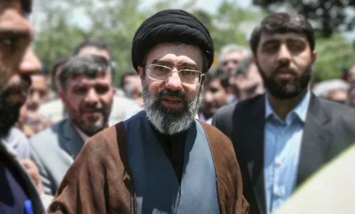 Klerikët e Iranit vënë në pikëpyetje aftësinë e Mojtaba Khameneit për të qeverisur, çfarë po ndodh me liderin e sapozgjedhur