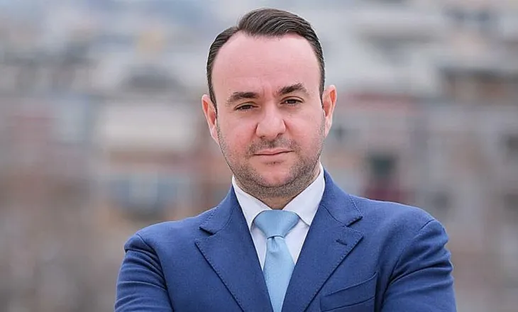 Klevis Balliu thirrje intelektualëve: Keni detyrë të bashkoheni me ne, ndryshe mos u ankoni