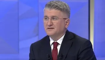 Koka në Washington, trupi në Berlin, të vranë Mamicë, të grinë”!