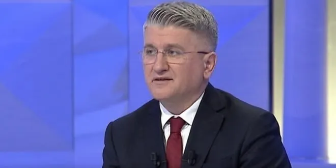 Koka në Washington, trupi në Berlin, të vranë Mamicë, të grinë”!