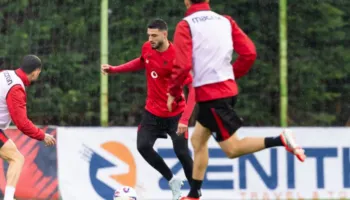 Kombëtarja nis stërvitjen me tre mungesa, njëra për një arsye shumë të veçantë