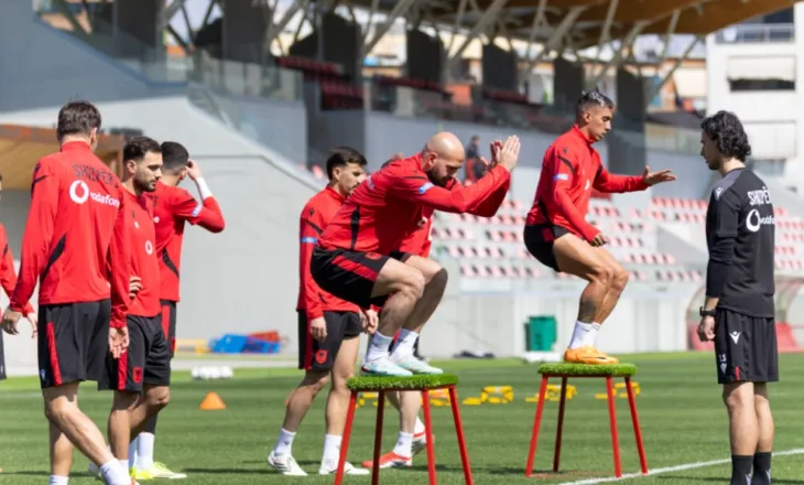 Kombëtarja stërvitet e plotë, Silvinjo teston goditjet standarte