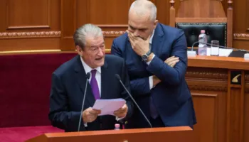 Komenti juaj për këto foto që po riqarkullojnë në rrjetet sociale