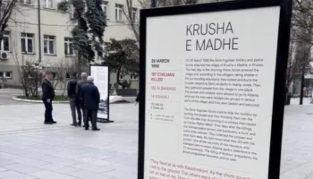 Komuna e Prishtinës largon ekspozitën për masakrat në Kosovë, autoritetet kërkojnë llogari për pasaktësitë