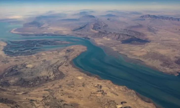 Konflikti në Lindjen e Mesme prek Ngushticën e Hormuzit/ Irani kërcënon të sulmojë anijet me mallra