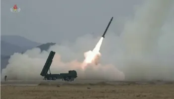 Koreja e Veriut kryen teste të raketave të aftë për të transportuar armë bërthamore