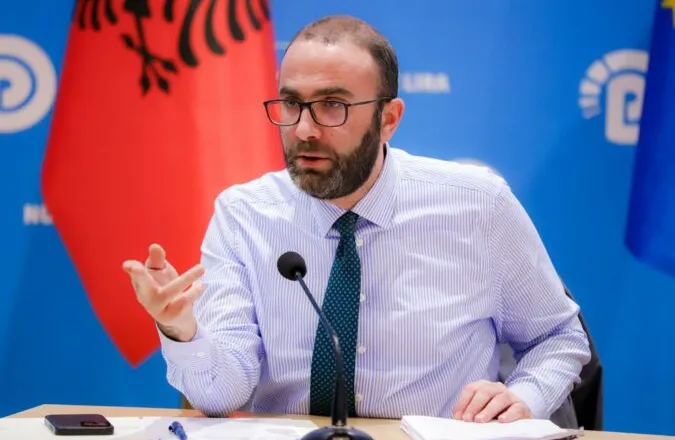 “Korrupsionin e Ballukut s’e kanë pranuar shqiptarët, por Rama”, Bardhi i përgjigjet Marta Kos: SPAK-un po e pengon..