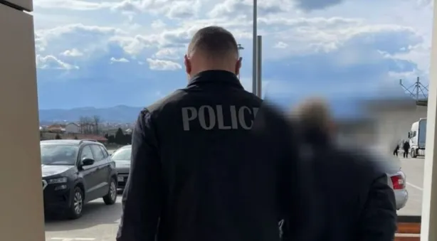 Kosovë/ Arrestohet një serb i dyshuar për krime lufte në Prishtinë më 1999