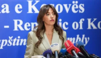 Kosovë/ Kryeparlamentarja Haxhiu: Nevojiten diskutime serioze për çështjen e Presidentit
