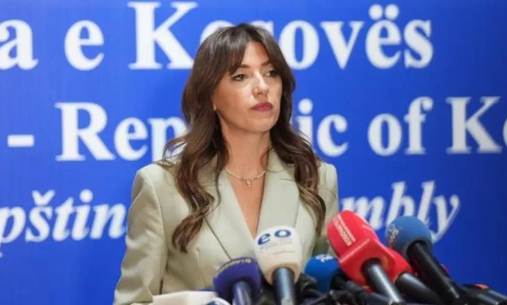 Kosovë/ Kryeparlamentarja Haxhiu: Nevojiten diskutime serioze për çështjen e Presidentit