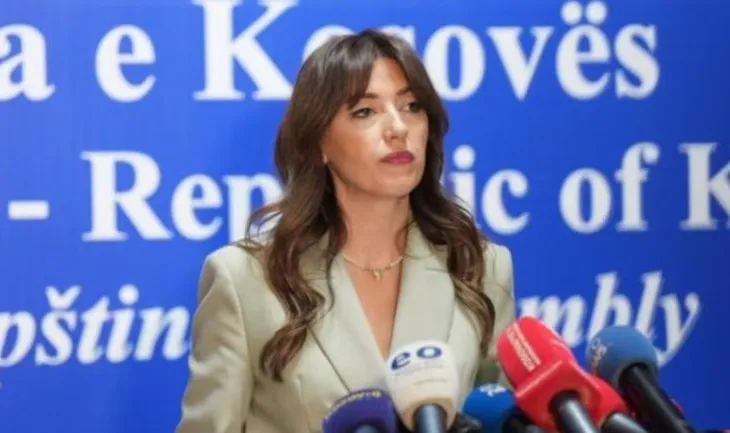 Kosovë/ Kryeparlamentarja Haxhiu: Nevojiten diskutime serioze për çështjen e Presidentit!