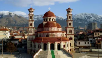 Kreshma e krishterë/ 7 javë reflektim, bamirësi dhe sakrificë, besimtarët heqin dorë nga ushqimet shtazore