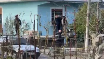 Krim brenda familjes/ Çfarë çoi 80-vjeçarin drejt aktit ekstrem në Roskovec, zbardhen shkaqet e konfliktit