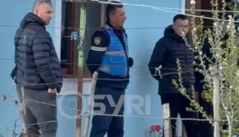 Krimi në familje në Roskovec/ Familja merr trupin e gruas, të burrit e lë në morg: Ta varrosin si qen