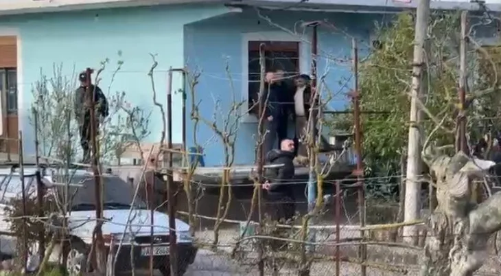 Krimi në Roskovec/ “Babai ishte tip konfliktual, mamaja mbante anën time”, flet i biri: Një ditë bëmë sherr për..