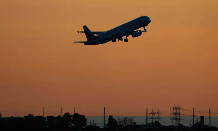 Kriza në Lindjen e Mesme godet aviacionin, a do të fluturojmë më shtrenjtë këtë verë?