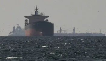 Kriza në Ngushticën e Hormuzit, rreth 2,000 anije dhe 20 mijë marinarë të bllokuara