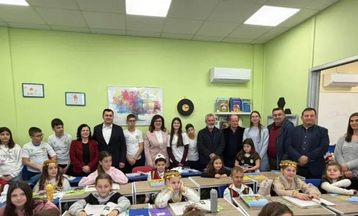 Kryebashkiaku Llatja, vizitë në mësonjëtoren “Kostandin Kristoforidhi”, dy vite pas hapjes