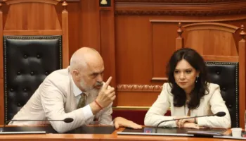Kryeministri në mbledhje: Elisa, mos më provoko të të nxjerr jashtë!