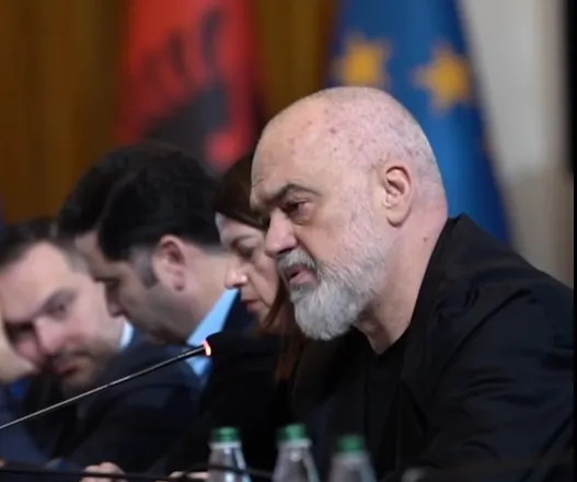 Kryeministri Rama zgjohet me videokartolinën e mbledhjes mujore të qeverisë.