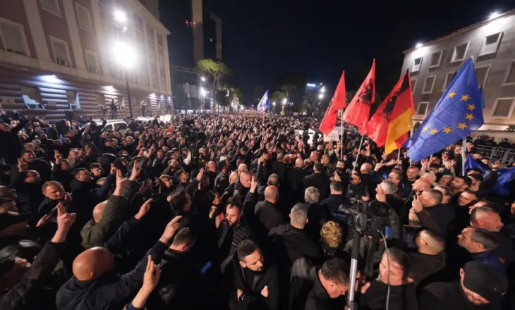 ‘Kryengritja paqësore s’ndalet deri në triumfin e plotë’, Berisha: Garantoj shqiptarët për largimin e Ramaduros!