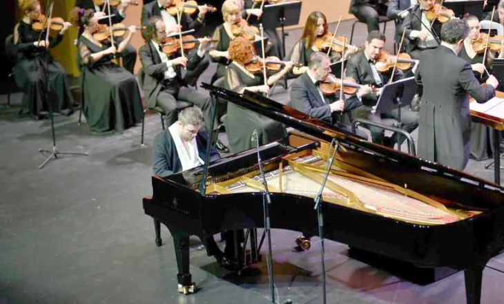 Kryeveprat e Prokofiev dhe Rachmaninoff në interpretim të Kostandin Tashkos dhe Orkestrës Simfonike të TKOB